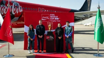 أول مشهد مباشر وصول النسخة الأصلية لكأس العالم 2026 إلى السعودية